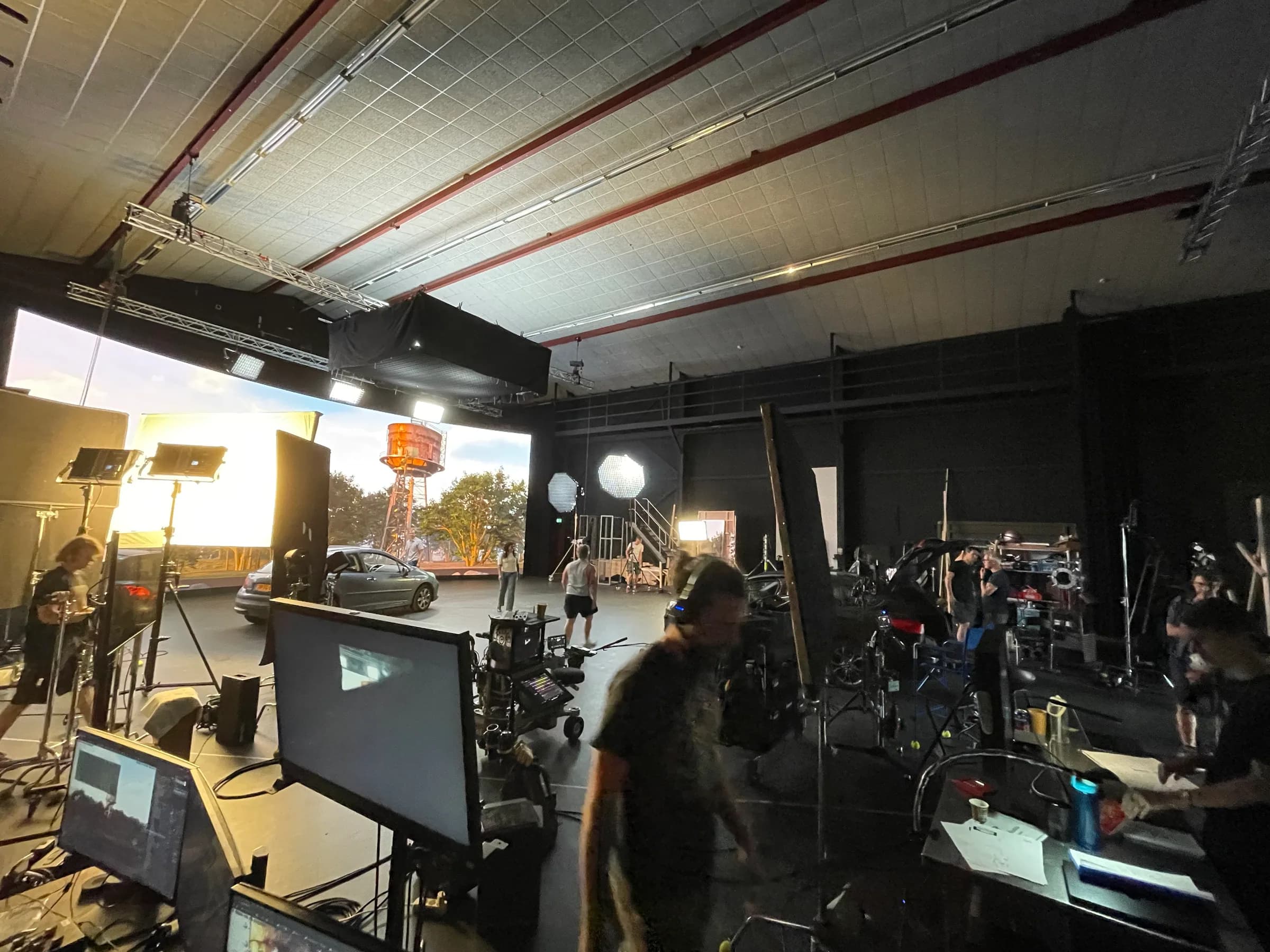 Virtual production shoot — LED-volume met real-time 3D omgeving, Theory of Flames